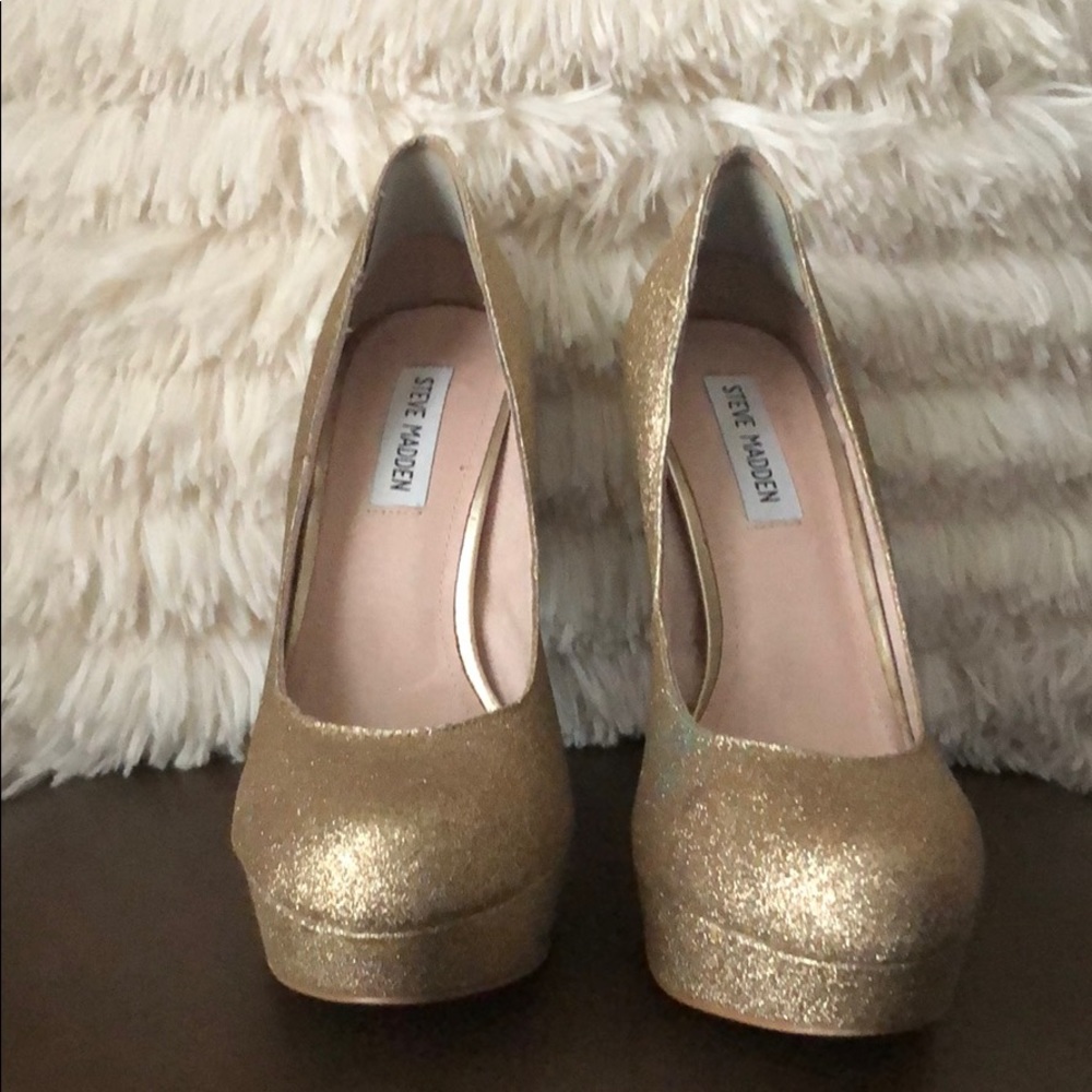 Golden Glitter Platform Pump ✨